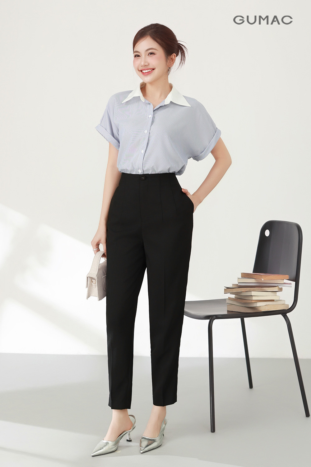 Trang phục màu đen sang trọng, thể hiện sự quyết đoán