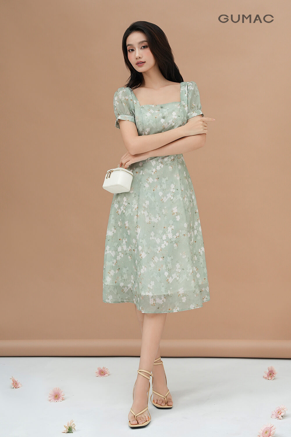 Đầm dạ hội xanh lá cây pastel, thu hút tài lộc