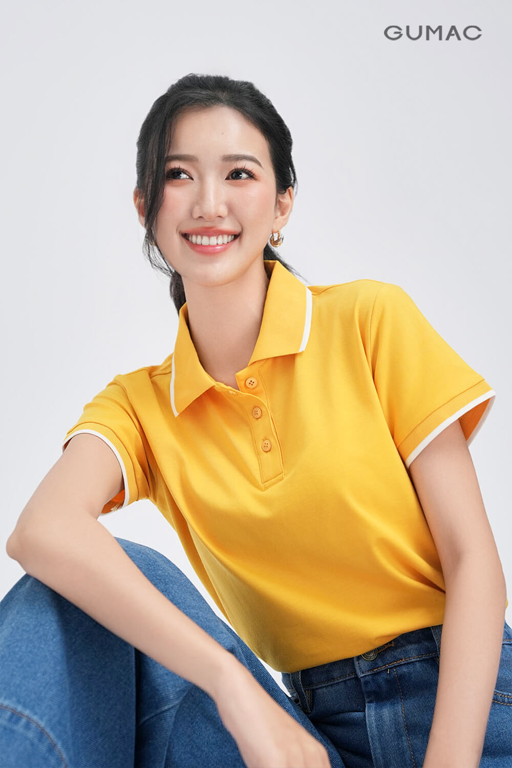 Áo vàng đậm - màu tương hợp cho người mệnh Thổ 2007