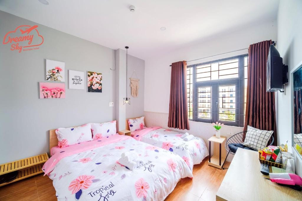 Dreamy Sky Airport View Hotel