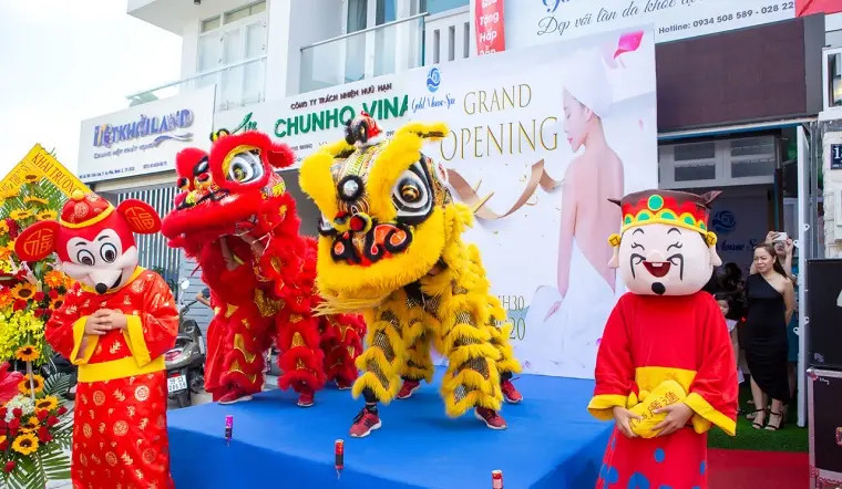 Lễ khai trương cửa hàng kinh doanh