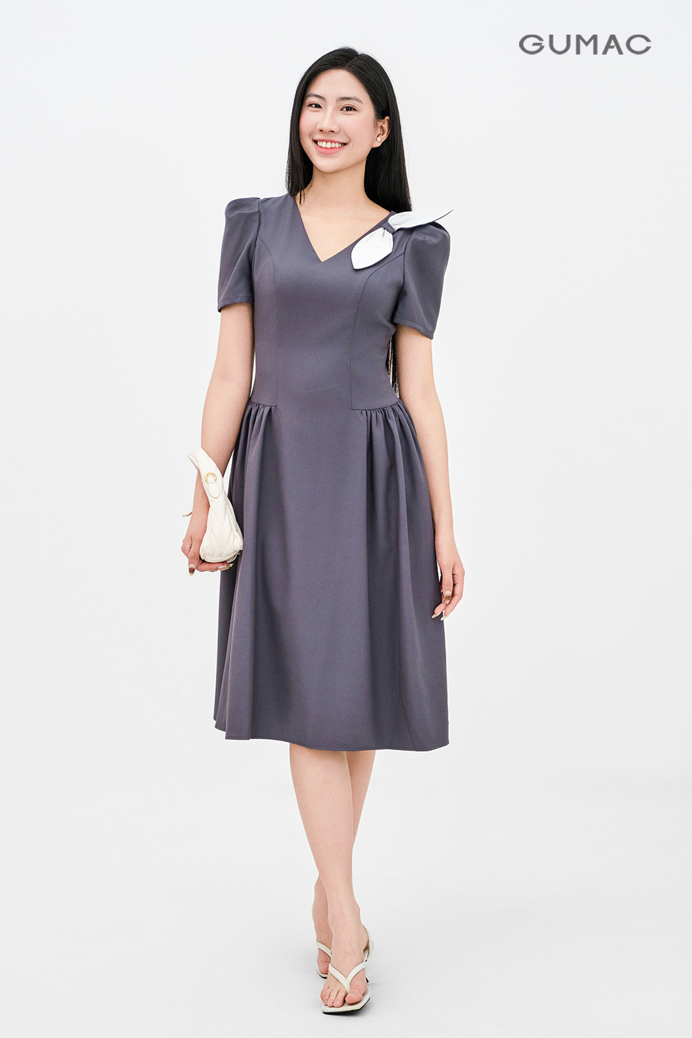 menh Tuy 2005 hop mau xam