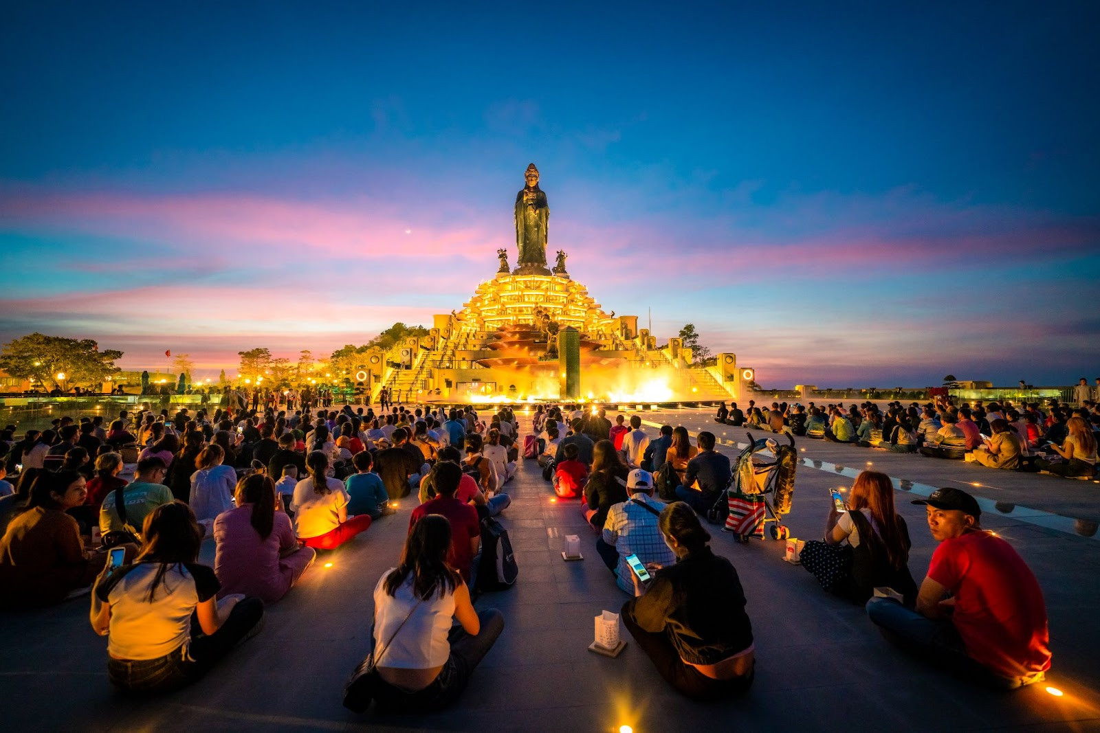 Tượng Phật Bà Tây Bổ Đà Sơn uy nghiêm trên đỉnh núi Bà