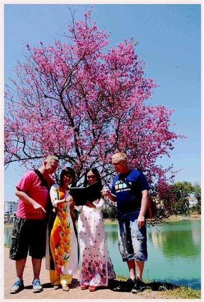 Du khách quốc tế tại Đà Lạt, cho thấy sức hút toàn cầu của thành phố