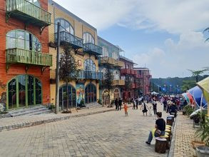 Không gian vui nhộn tại phố đi bộ Măng Đen