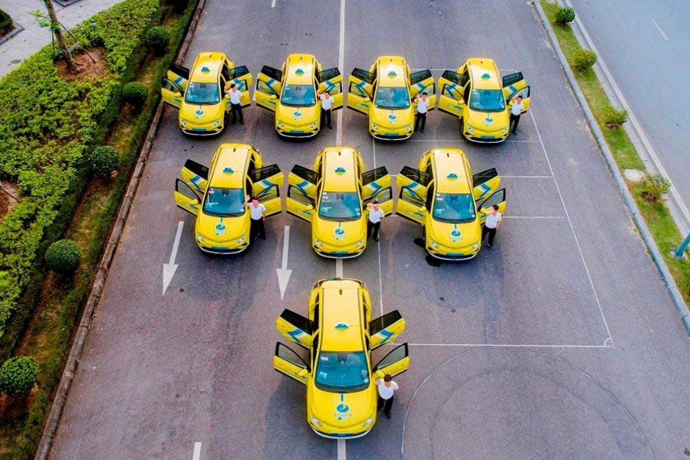 Trải nghiệm di chuyển bằng taxi điện Én Vàng êm ái, tiện nghi