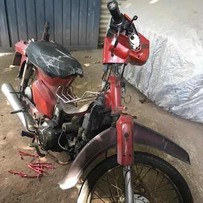 Xe máy màu đỏ cần sửa chữa được rao bán tại Quận Bình Tân