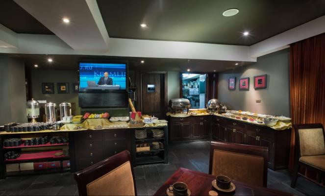 Không gian nhà hàng sang trọng tại khách sạn, phục vụ ẩm thực đa dạng