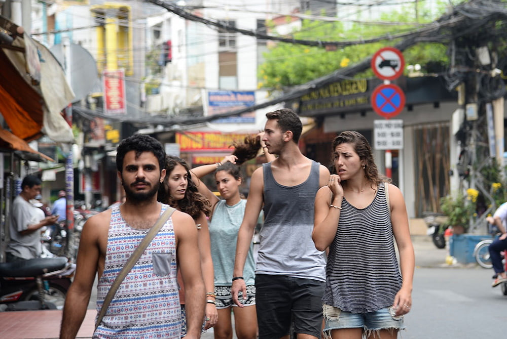 Phố Tây Bùi Viện là nơi giao thoa văn hoávới nhiều du khách quốc tế.