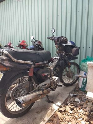 Xe máy màu nâu đang được rao bán tại Quận 12, TP.HCM