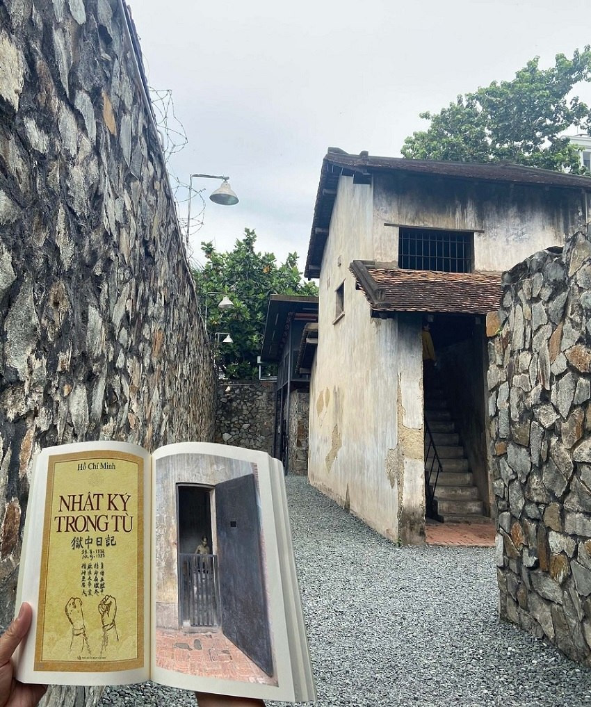 Mô hình nhà tù chuồng cọp tại khu trưng bày