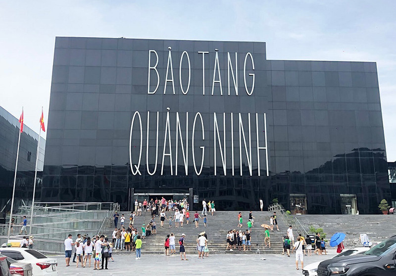 Bảo tàng Quảng Ninh với kiến trúc hiện đại và độc đáo, phản chiếu ánh sáng