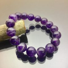 Màu tím đem lại may mắn cho Bảo Bình