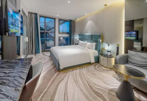 Phòng Superior Double Balcony với ban công riêng rộng rãi