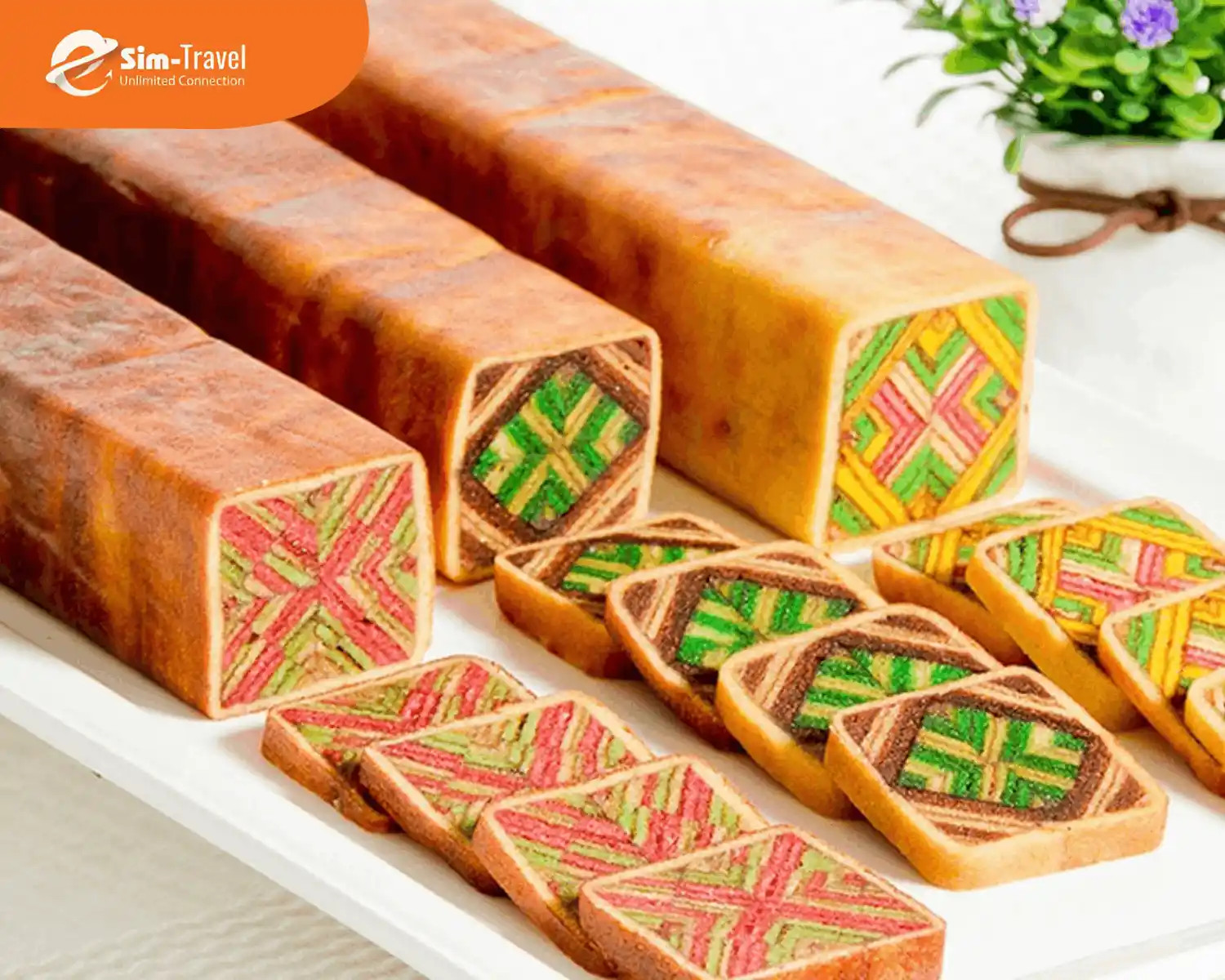 Bánh Kek Lapis Sarawak nhiều lớp với màu sắc rực rỡ, họa tiết tinh xảo