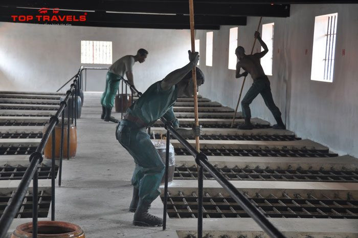 Hình ảnh tái hiện cảnh giam giữ và tra tấn tù nhân trong Nhà tù Côn Đảo