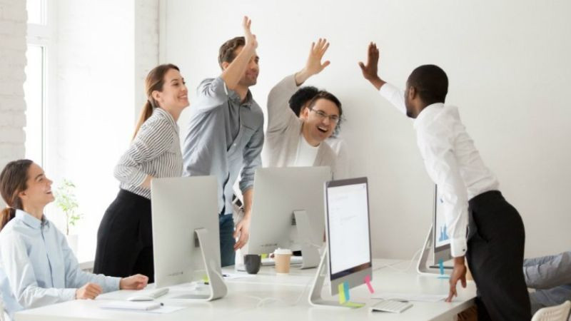 Hình ảnh một người phụ nữ Thần Nông tự tin, đầy nội lực đang làm việc