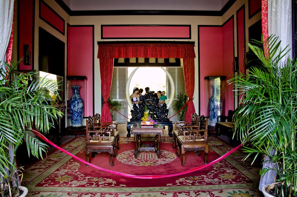 Bên trong tầng trệt Bạch Dinh với bộ sưu tập đồ cổ giá trị