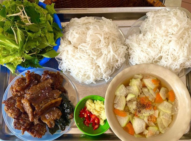 Mì Ý, cháo thịt băm tim và bầu dục tại Minh Anh Food, Hai Bà Trưng