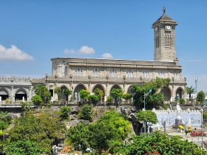 Toàn cảnh Nhà thờ Núi Nha Trang uy nghi từ xa