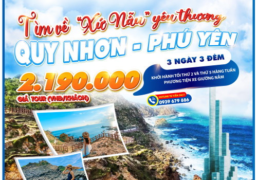 Bãi biển xanh biếc và những khối đá tự nhiên độc đáo, tượng trưng cho vẻ đẹp vùng biển miền Trung