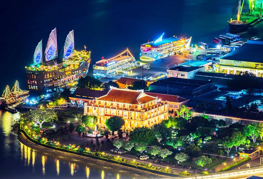 Toàn cảnh Bến Nhà Rồng nhìn từ sông Sài Gòn