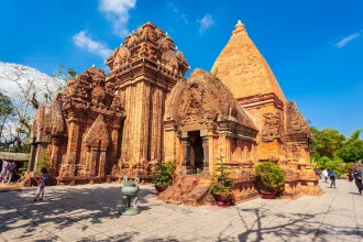 Tháp Bà Ponagar, điểm đến lịch sử gần Nhà thờ Núi Nha Trang