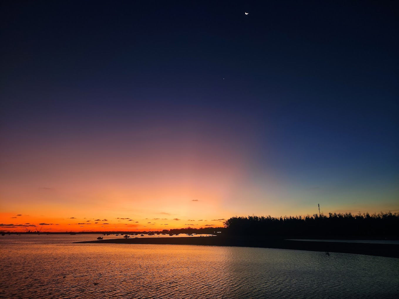 Bình minh tuyệt đẹp trên Vịnh Triều Dương, Đảo Phú Quý