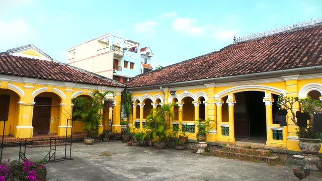 Dinh Đốc Phủ Hải với kiến trúc độc đáo, pha trộn giữa Đông và Tây