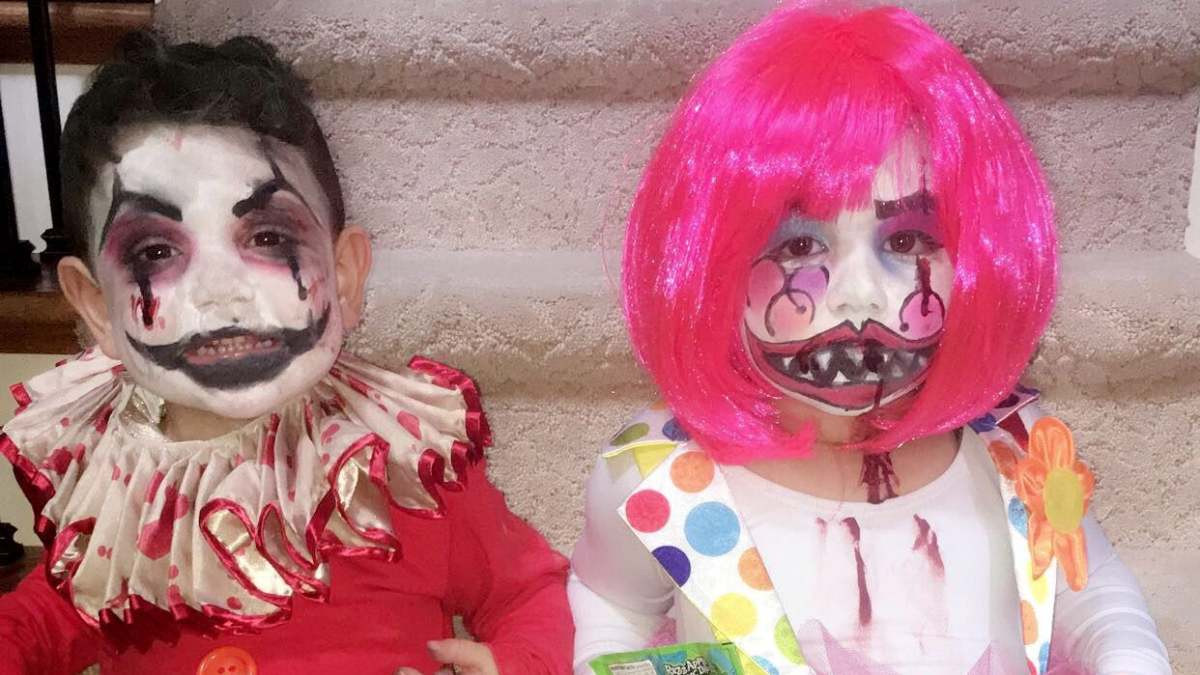 Hóa trang Halloween cho trẻ em thành chú hề đáng yêu