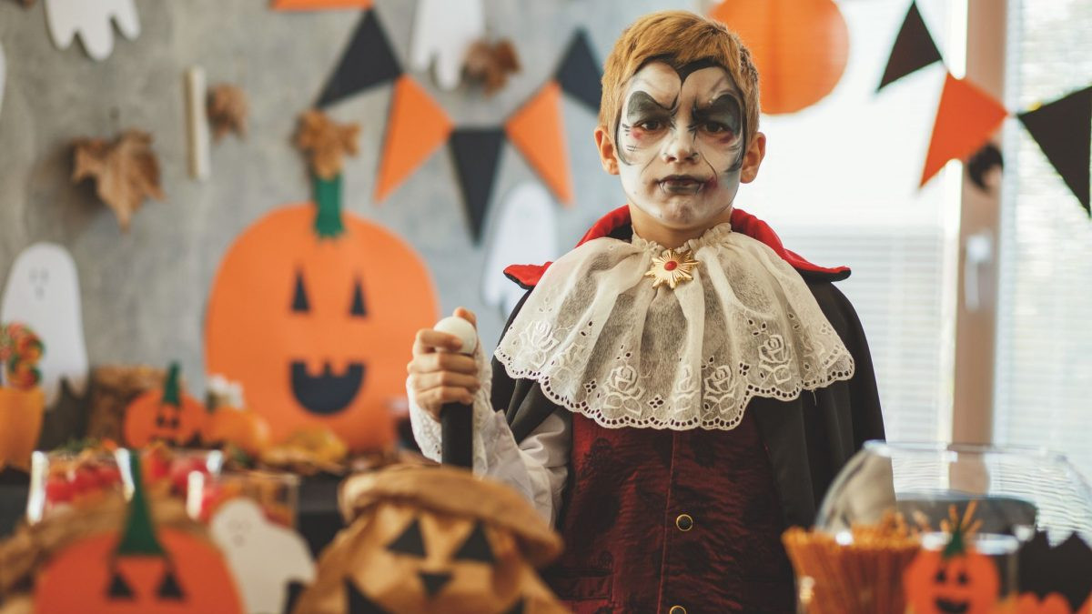 Hóa trang Halloween theo kiểu ma quỷ ngộ nghĩnh cho bé