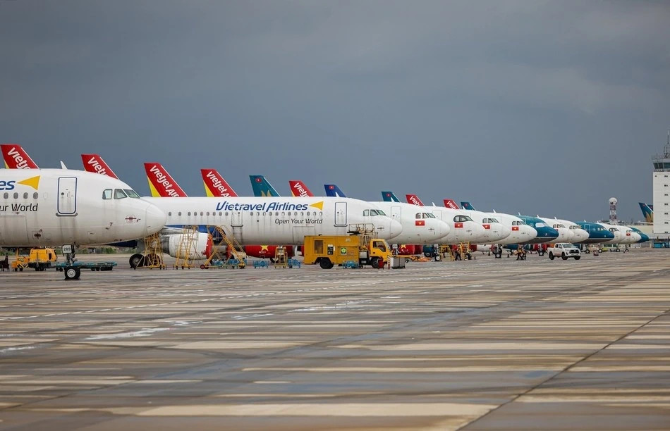 Máy bay AirAsia cất cánh, biểu tượng của sự mở rộng và kết nối khu vực