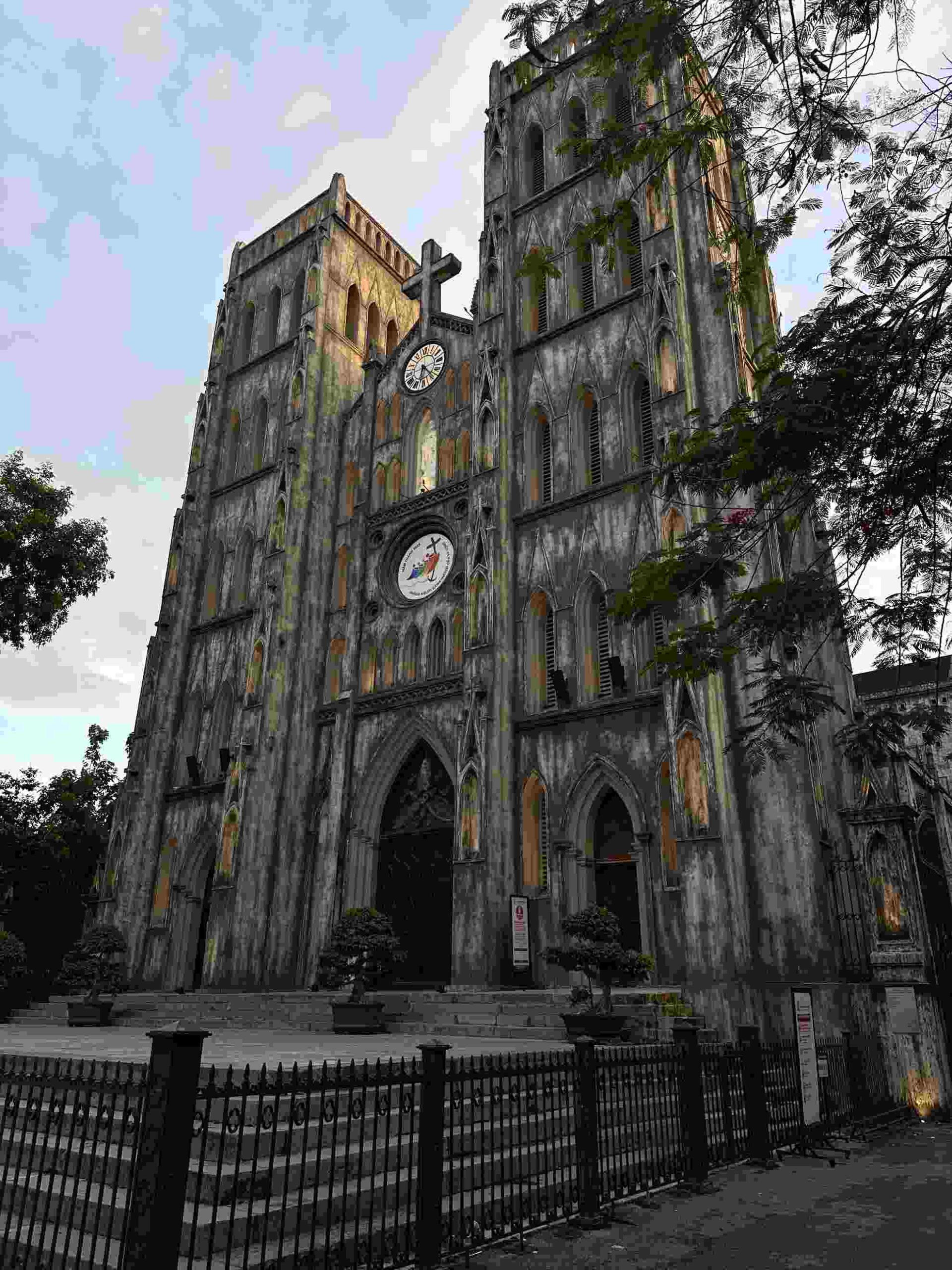 Nhà thờ Lớn Hà Nội với kiến trúc Gothic cổ kính