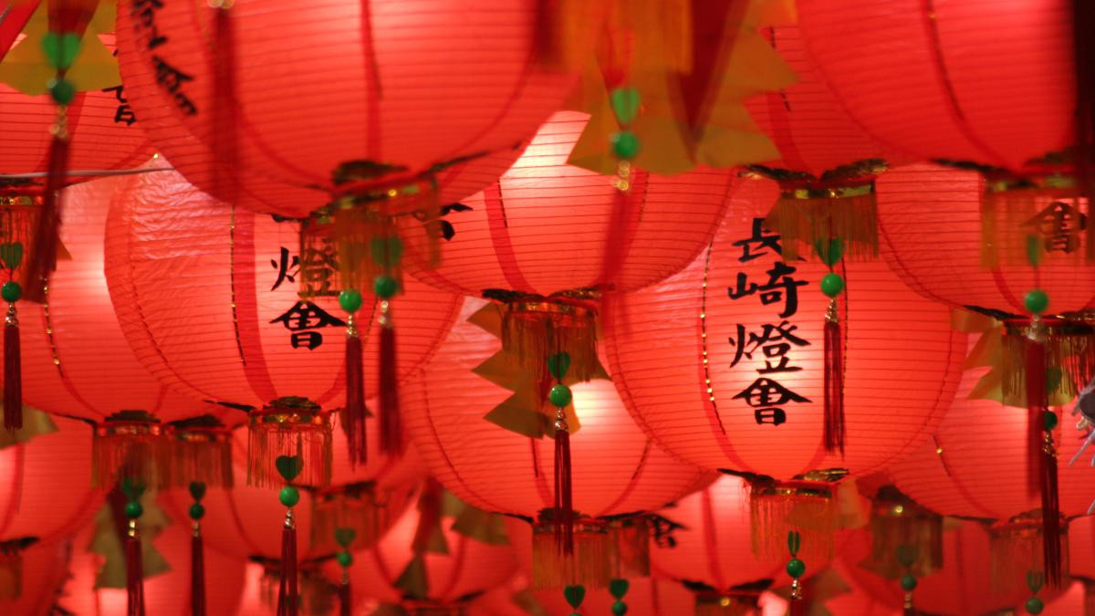 Người Hoa treo đèn lồng và chuẩn bị mâm cỗ cúng ngày Tết Nguyên Tiêu