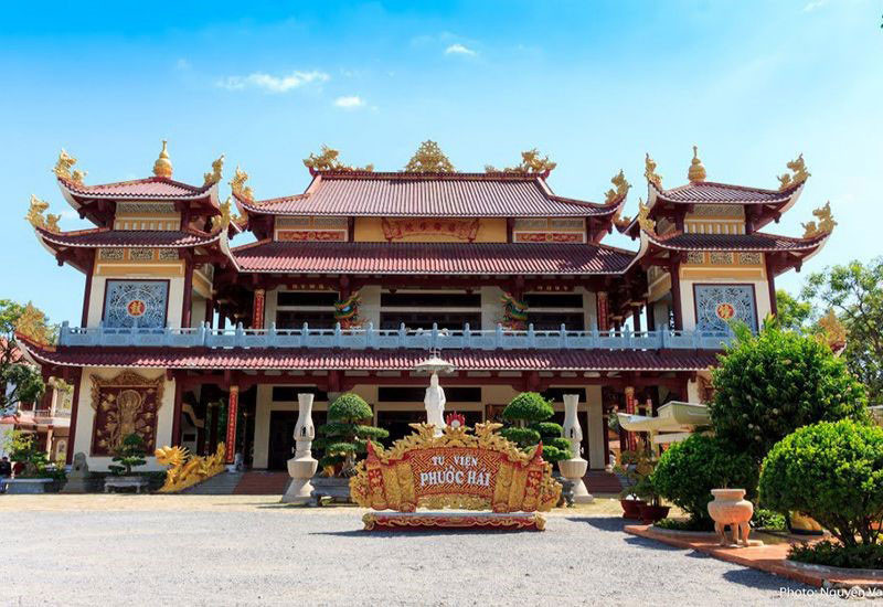 Tu viện Phước Hải với kiến trúc truyền thống và không gian xanh mát