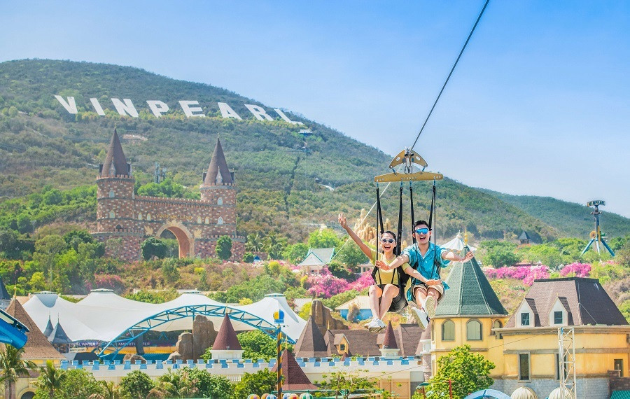 Trượt Zipline tại VinWonders Nha Trang - trải nghiệm không thể bỏ lỡ