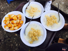 Một bát cháo sườn với nhiều sườn và cháo ngọt ngào, khiến thực khách thích thú ngay từ miếng đầu tiên