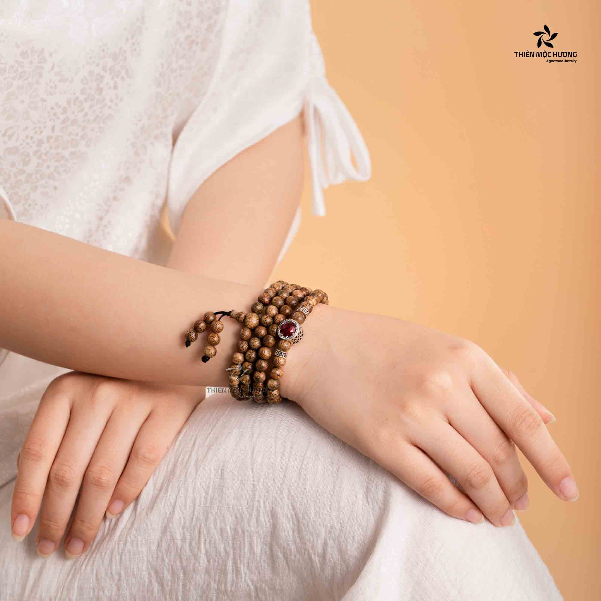 Vòng Trầm Hương 108 hạt Minh Nguyệt kết hợp thạch anh đỏ, sản phẩm bán chạy
