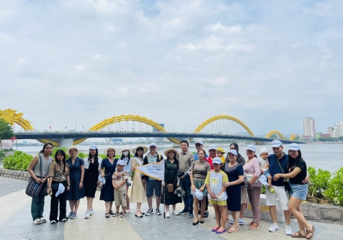 Kiến trúc cổ kính và sông nước thanh bình tại một điểm đến văn hóa ở Việt Nam