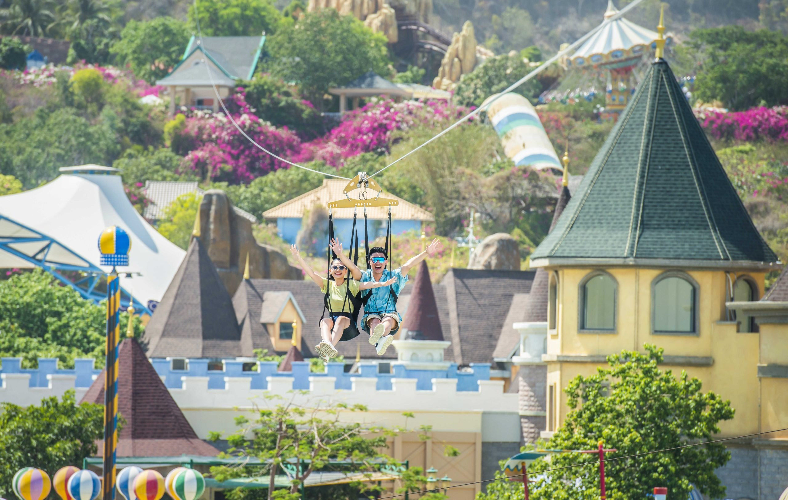 Trải nghiệm đường trượt Zipline kỷ lục tại VinWonders Nha Trang