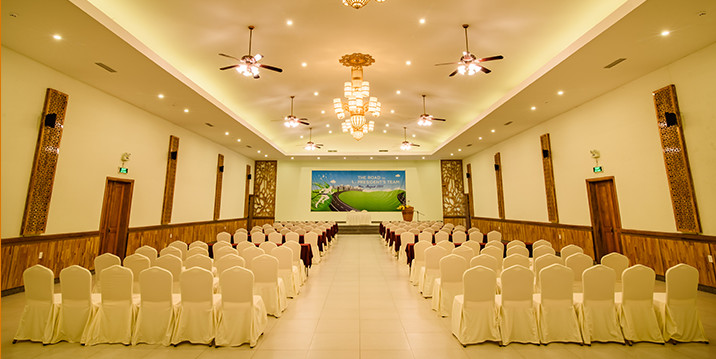 Phòng họp hiện đại tại Sankofa Village Hill Resort & Spa