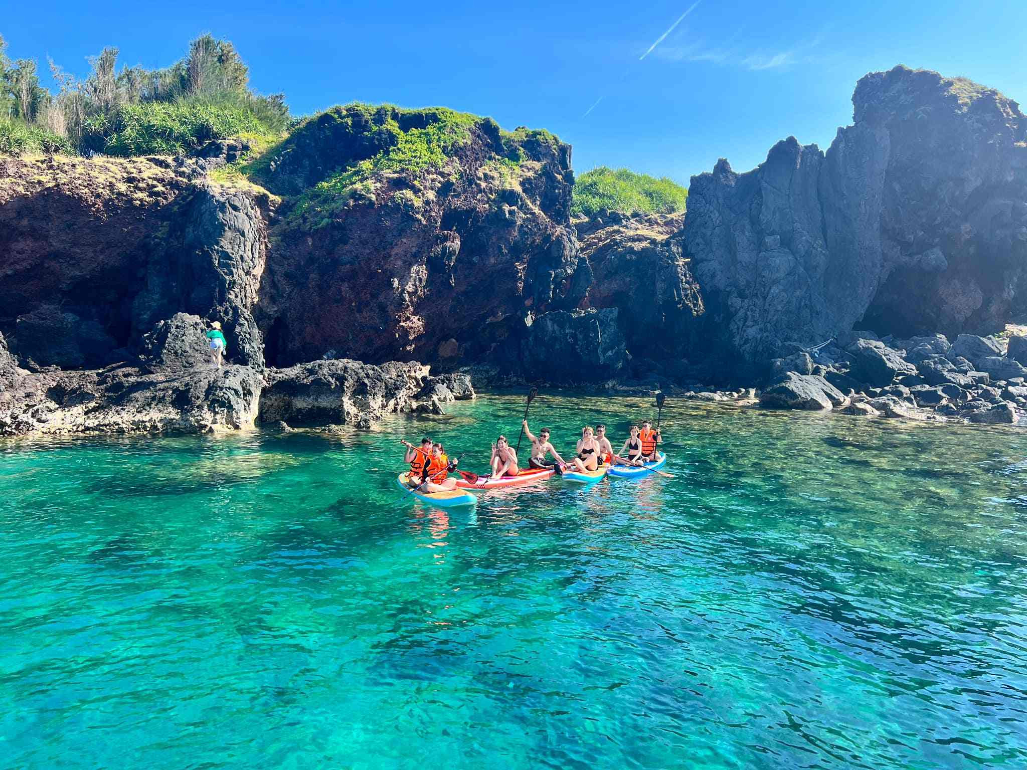 Chèo SUP Hòn Tranh khi du lịch đảo Phú Quý