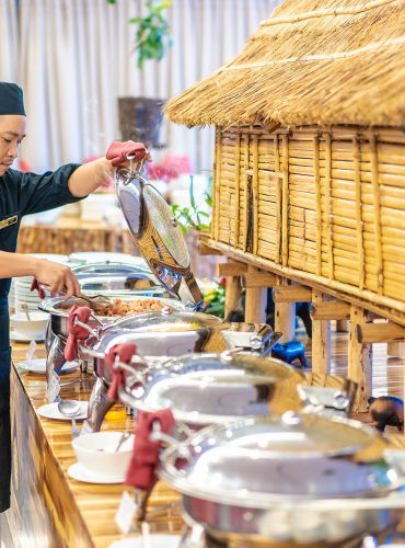 Khu vực nhà hàng với không gian ẩm thực sang trọng