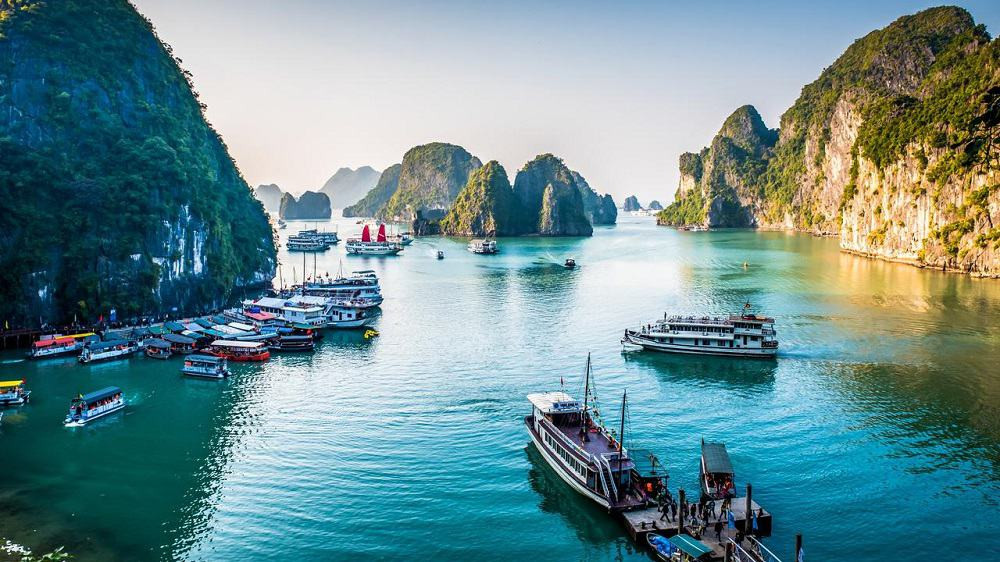 Vịnh Hạ Long sở hữu nhiều địa điểm tham quan tuyệt đẹp