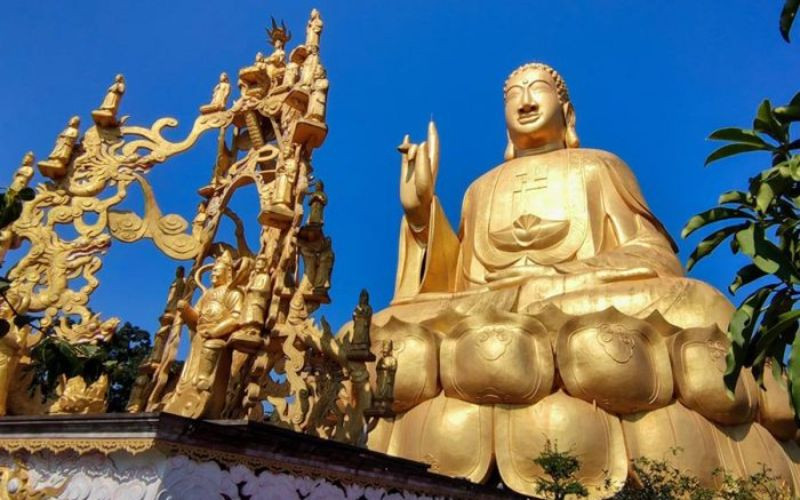 Quần thể Thuyết Nhân Quả với tượng Phật Thích Ca Mâu Ni khổng lồ tại Hồ Núi Cốc
