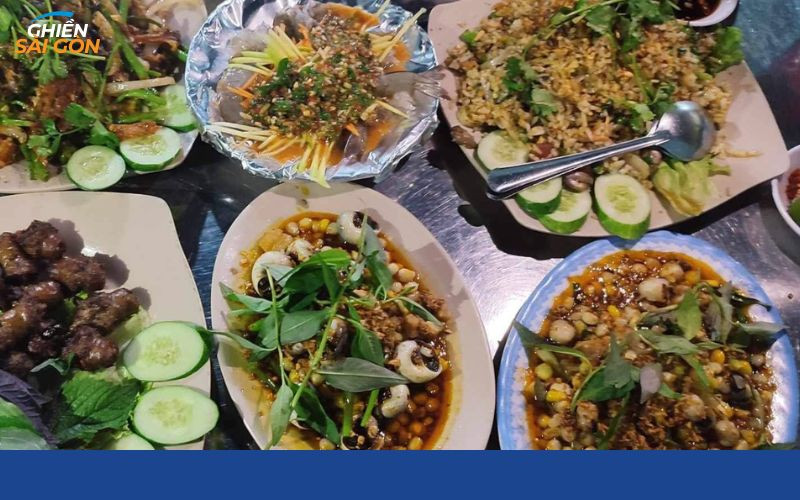 Khung cảnh về đêm nhộn nhịp tại quán Cây Bàng Gò Vấp, thu hút đông đảo thực khách