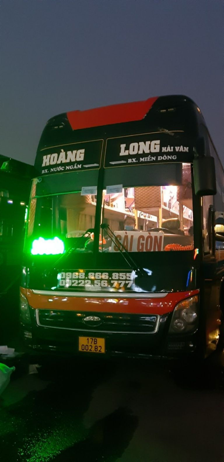 Nhà xe Hoàng Long Hải Vân.