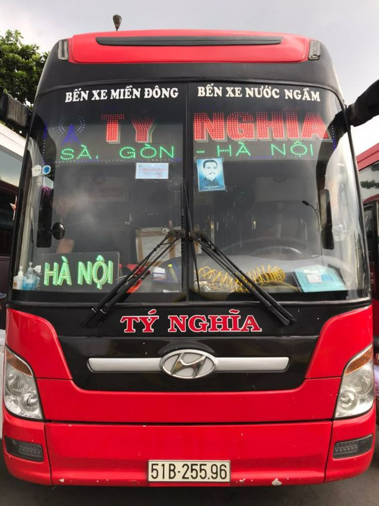 Nhà xe Tý Nghĩa.