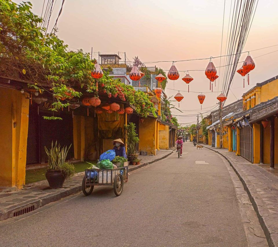 Đèn lồng lung linh trên sông Hoài vào đêm rằm ở Hội An