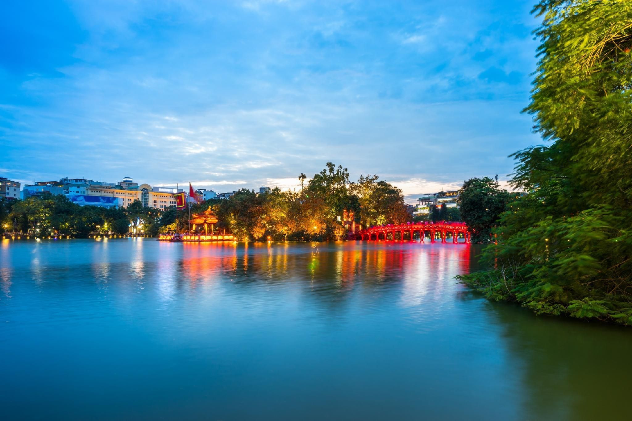 Mặt tiền rực rỡ và nhộn nhịp của Hanoi Stars Hostel